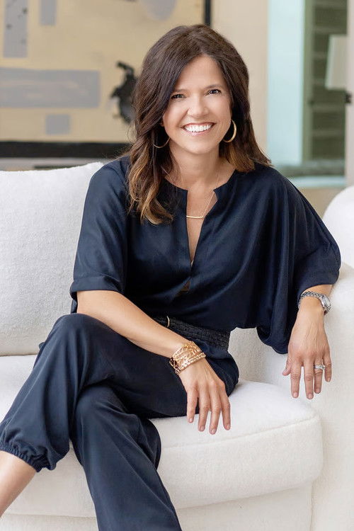 Sarah Mayo as Parade Guest