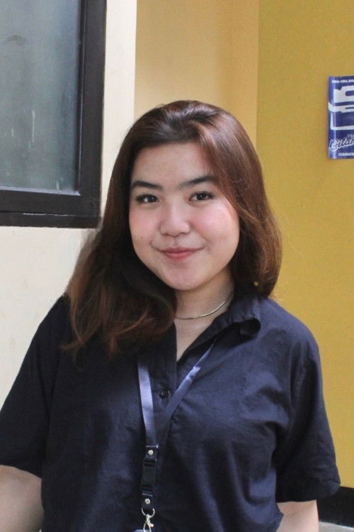 Vanni Maria as Mahasiswi 2/Student 2