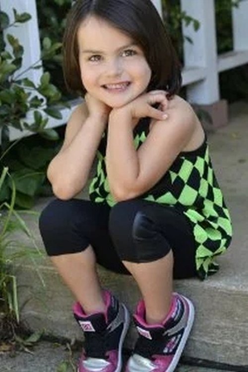 Nika Sage McKenna as Daisy Oliver