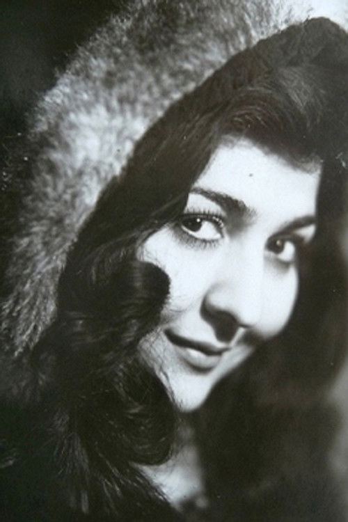 Xuraman Hadjiyeva as Zarifa