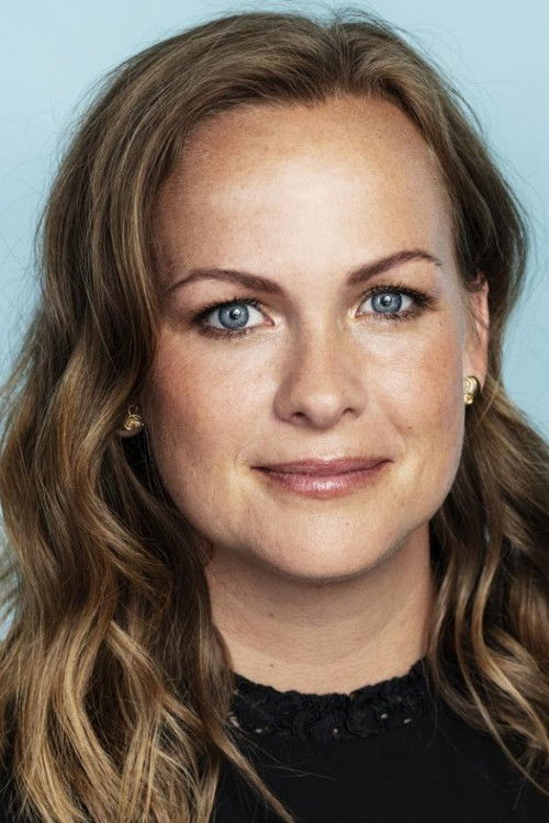 Jeanette Varberg as Historiker og Museumsinspektør