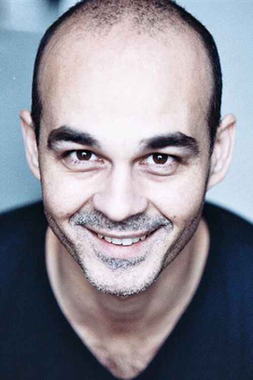Olivier Sadoine as Homme affiche rouge (voice)