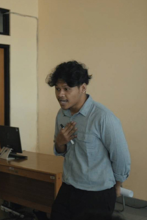 Enrico Oktriyano as Dosen OKK