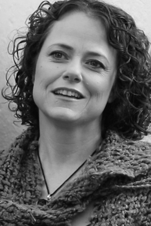 Gabriela Retes as Sonia