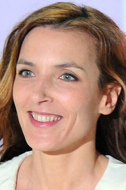 Judith Siboni as Roxane