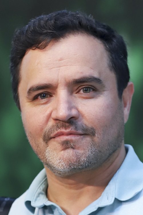 Javad Ghamati as Araz