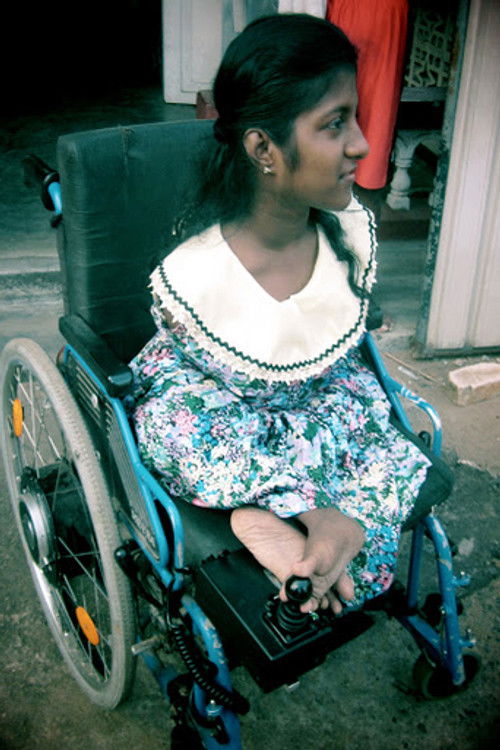 Dulanjalie Ariyathilake as Sira's Sister