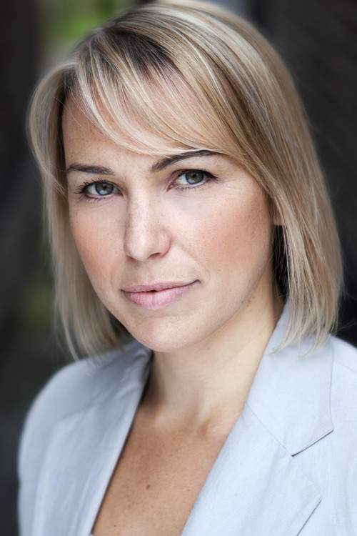 Jess Collett as Hanna