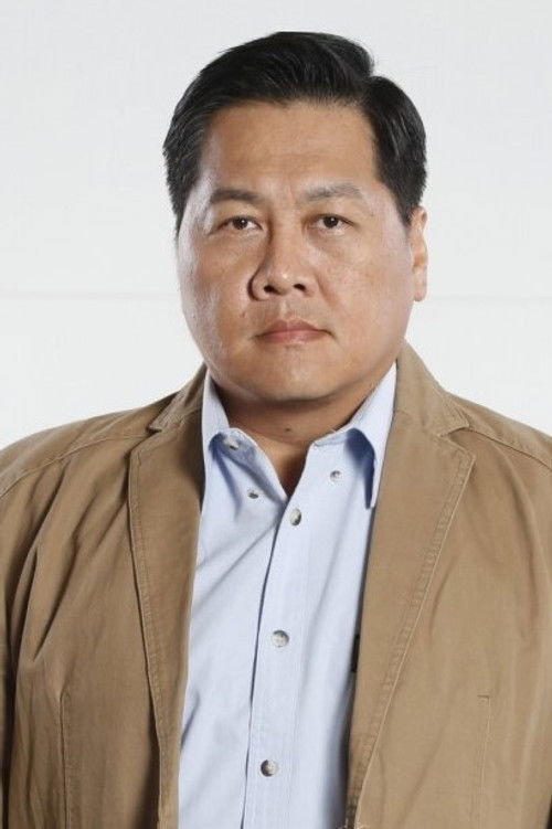 De-Kang Chu as Hung-Kuo's Father