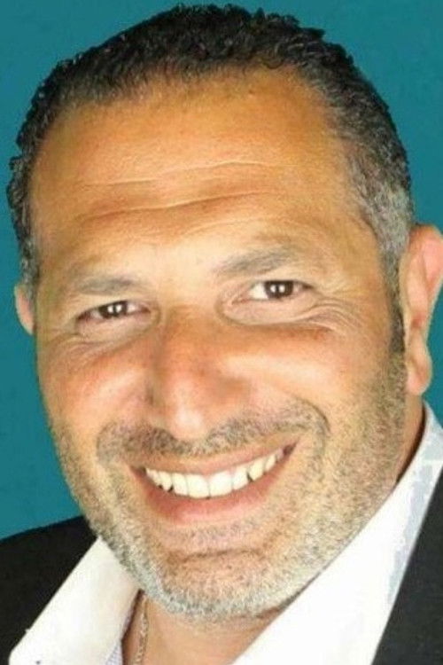 Mechrafi Akim as Gérant Supermarché