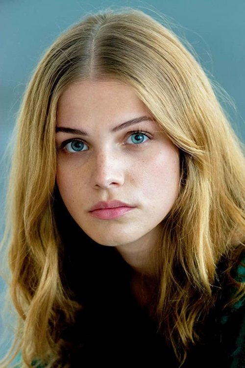 Lisa Tomaschewsky as Dana Lambach