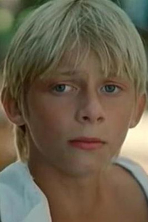 Dimitry Kopp as Лёшка