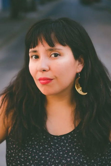 Pía Vargas as Campesina