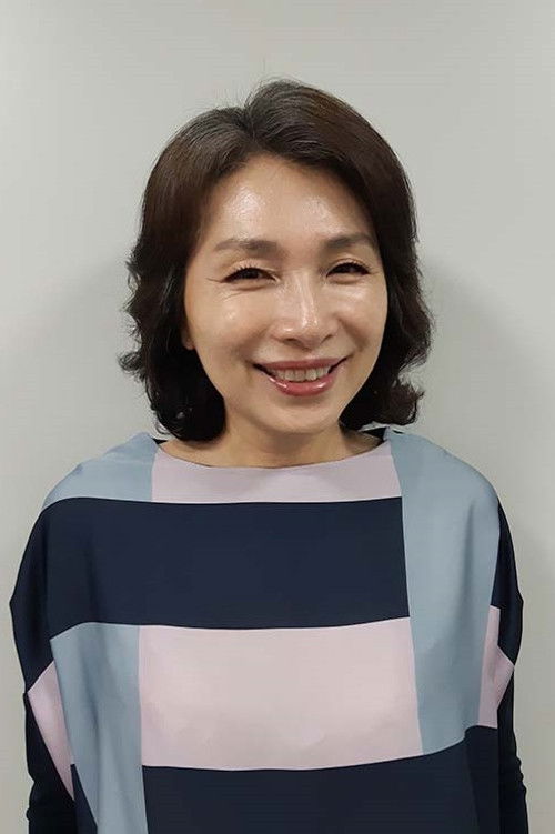 Park Sook Myung as Aunt