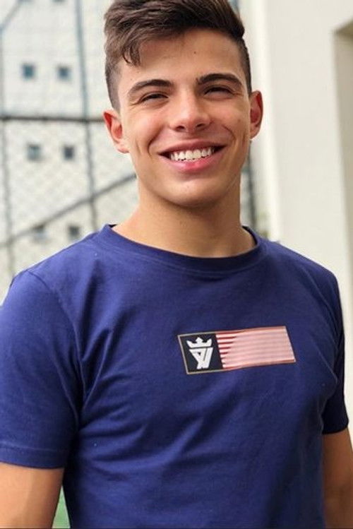 Thomaz Costa as Gustavo