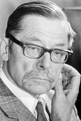 Lennart Geijer as Self (archive footage)