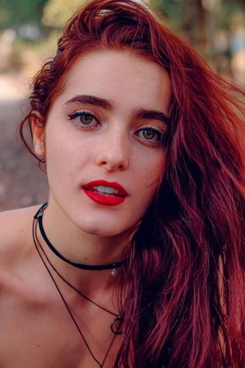 Malu Ramos as Namorada