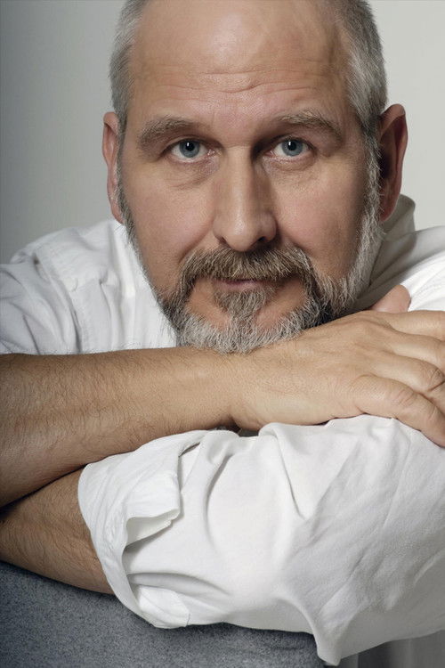 Lutz Reichert as Vertreter E.W. Gottschalk