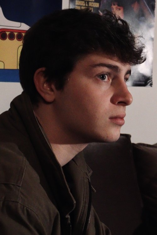 João Pedro Prates as Ângelo