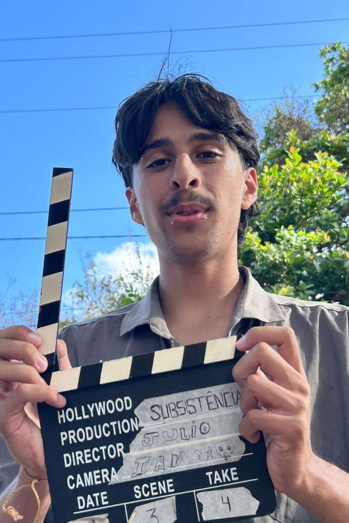 Júlio Gonçalves as Him