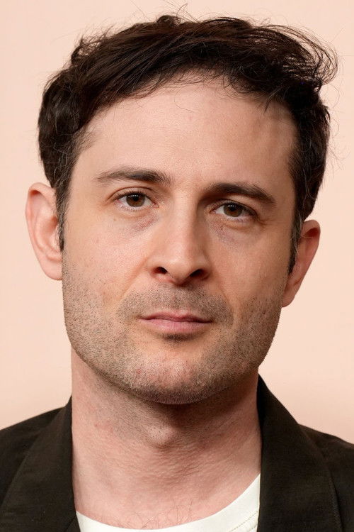 Arthur Harari as Policier Paris