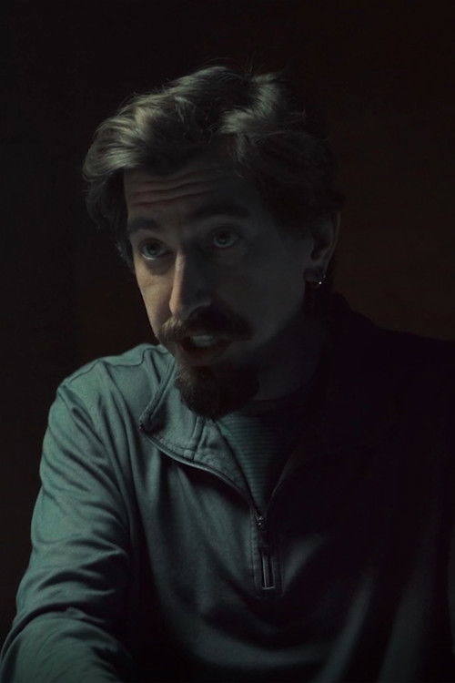 Douglas Souza Lima as Leonardo