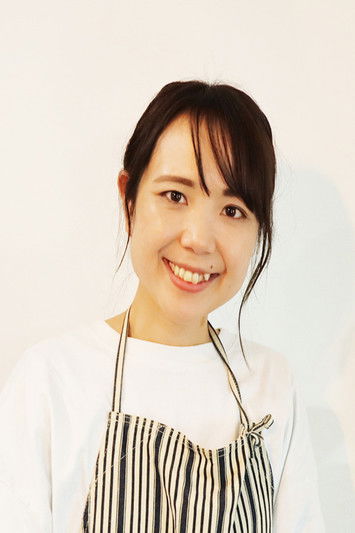 山本 ゆり as 料理コラムニスト
