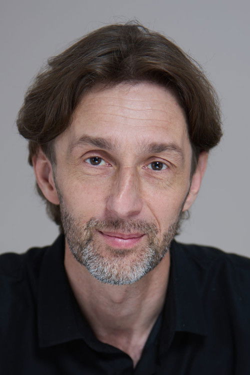 Vladimir Volzhin as Театровед