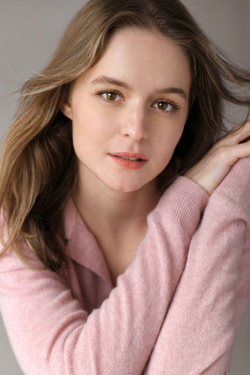 Izabela Vidovic as Via