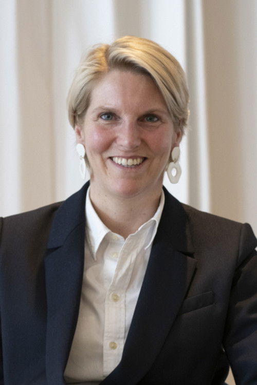 Sophie Beguin as Self - Broker