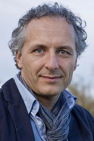 Folker Banik as Dr. Hans-Dietrich Horstmann