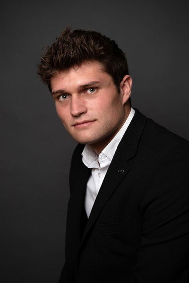 Righard van Jaarsveld as Johan Viljoen