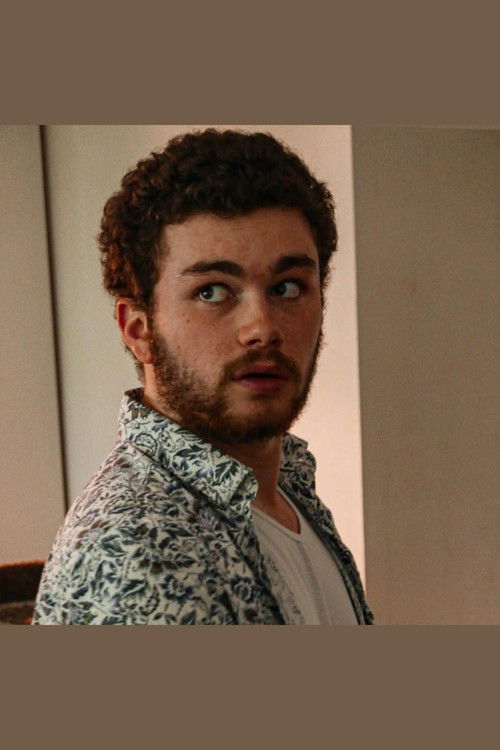 Noé Vallois as Médecin