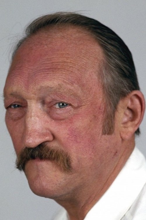 Ferenc Bencze as Béla