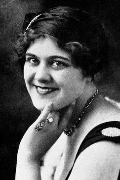 Phyllis Gordon as Isabella Bellam