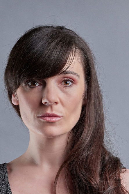 Ana Rosa De Eizaguirre Butler as Poppy Lang