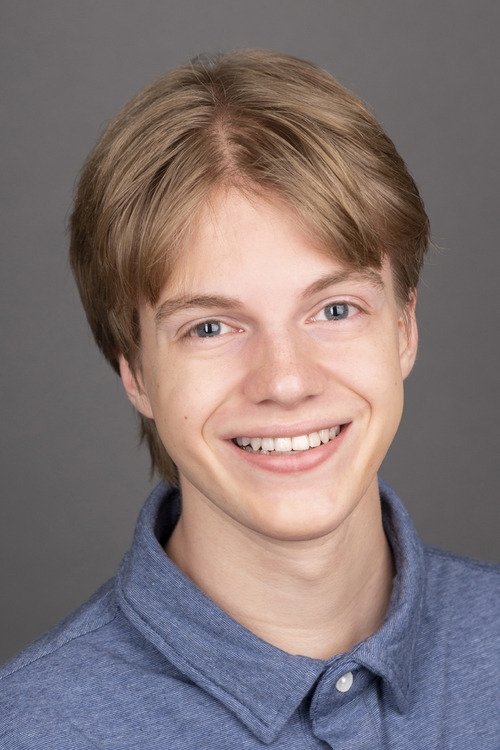 Adam Tedesco as Edward