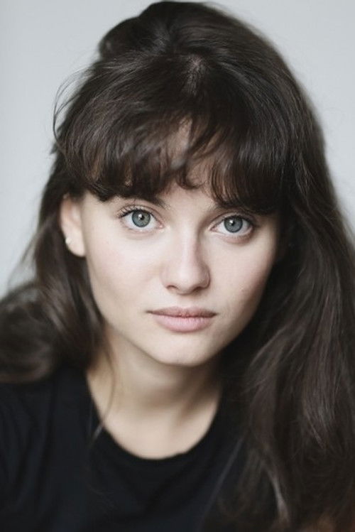 Louve Le Coadou as Lucie