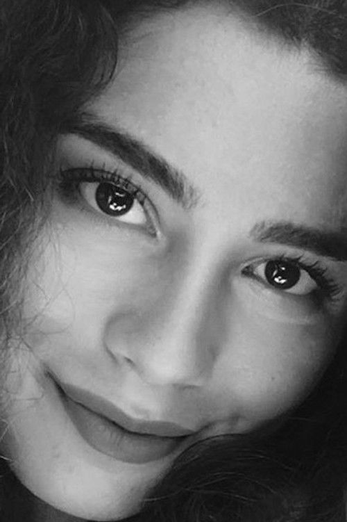 Bensu Alkan as Aylin