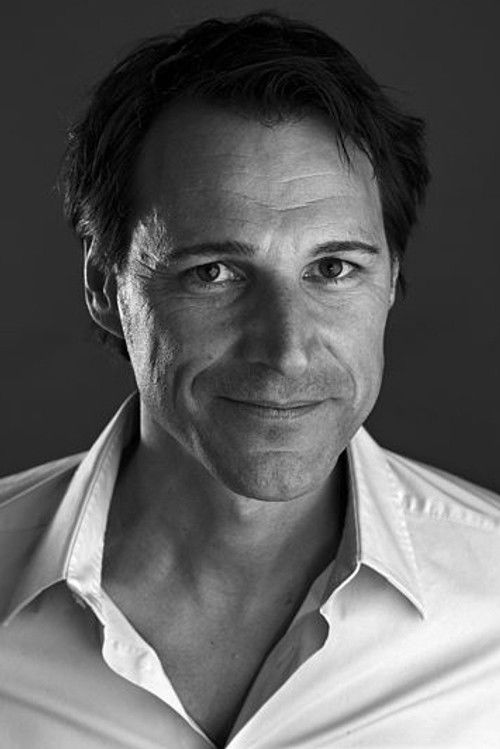 Rolf Gray as Un jeune jésuite