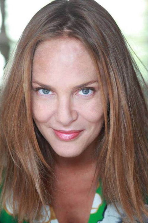 Maud Thibault as Serveuse le Central