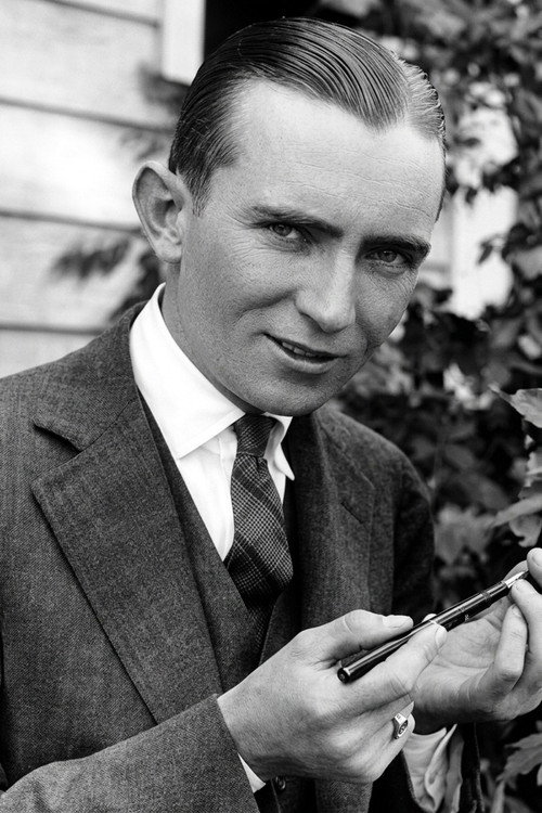 Bert Glennon as Scarecrow