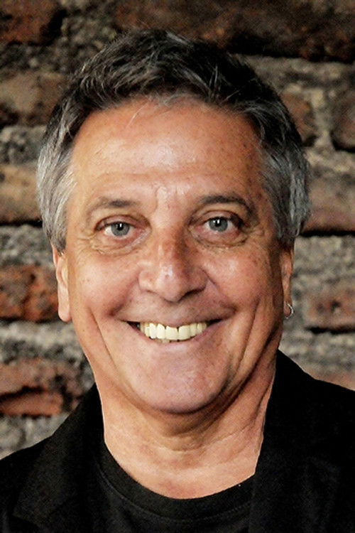 Patricio Strahovsky as Jorge Silva