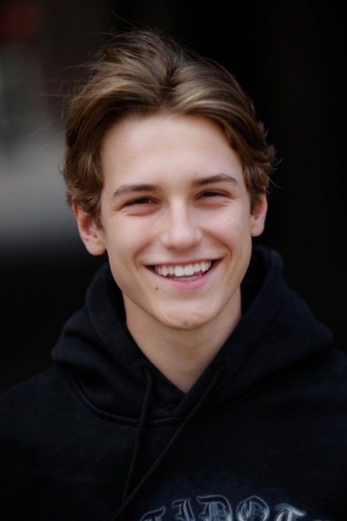 Nevio Wendt as Peter Shaw