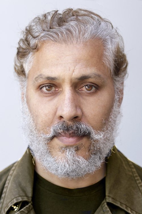 Hameed Sheikh as Pundit Harvashdam