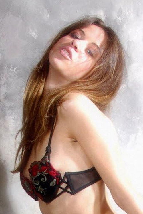 Jill Campbell as Mara