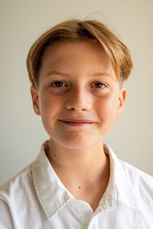 Joel Hesse Johansen as Lea's little brother