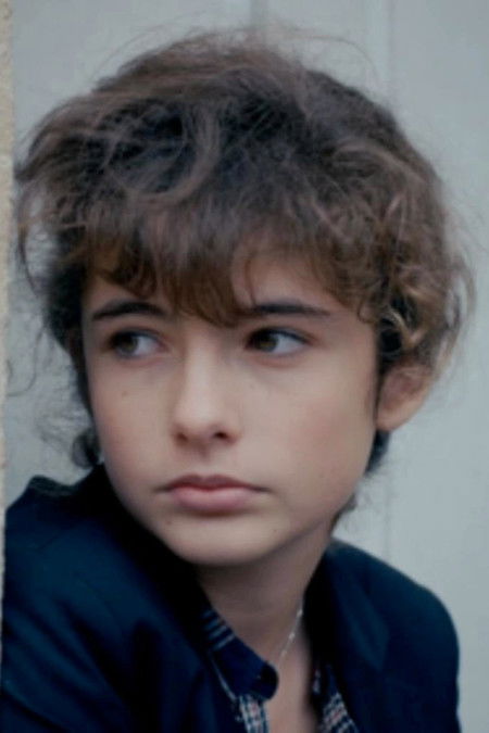 Diane Besnier as Laura