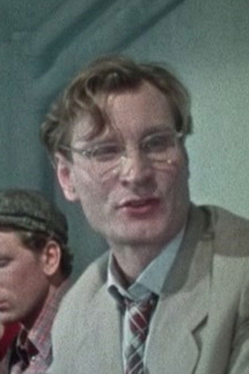 Vladimir Vanyshev as Uchitel