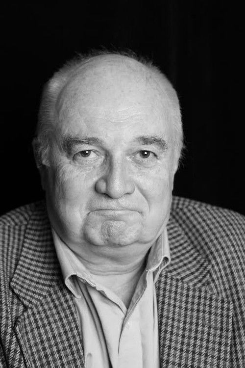 Igor Sawin as ksiądz, asystent biskupa